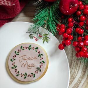 Biscuits sablés avec pâte à sucre décorés pour noël